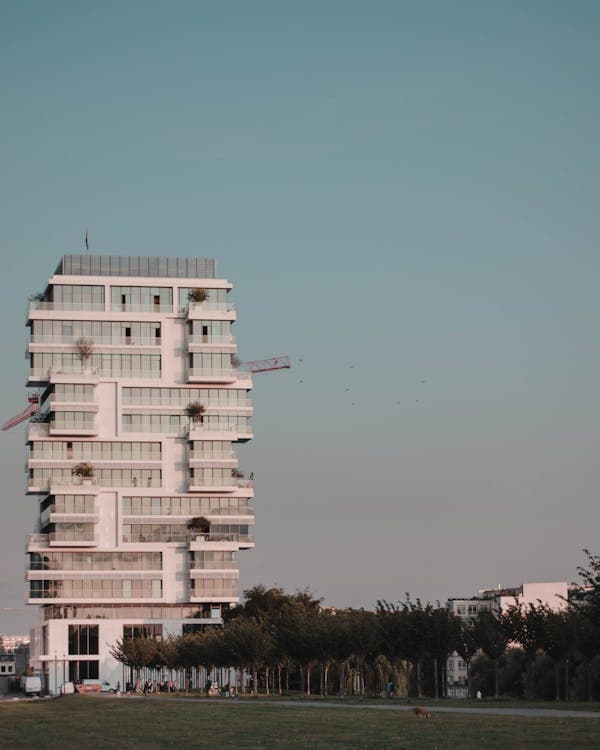 Data-driven cost comparison chart of SFRC versus traditional rebar for industrial slab projects