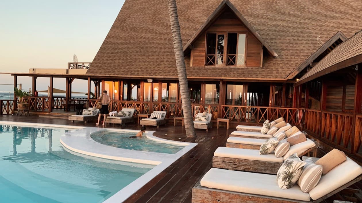 Oracle Opera vs Cloudbeds hotel PMS comparison