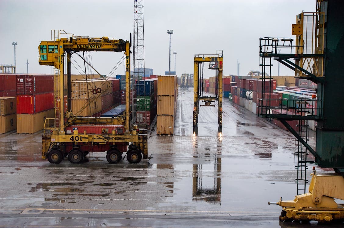 Fleet compliance dashboard showing document status, upcoming renewals, and compliance scores across vehicles and drivers