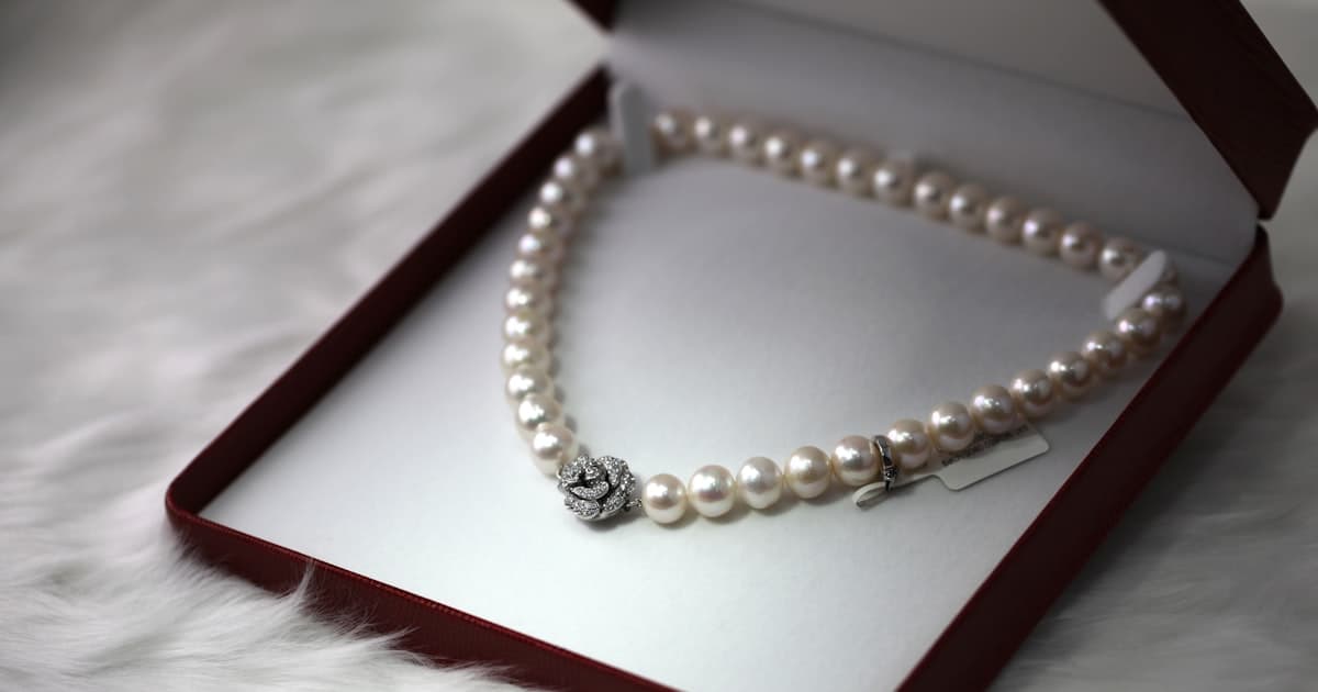 Multi-store jewellery chain dashboard showing inventory across branches